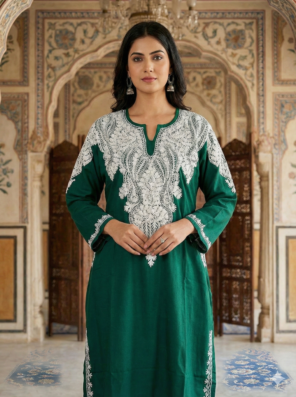 Zamrud-e-Noor Kashmiri Aari Embroidered Woollen Pheran