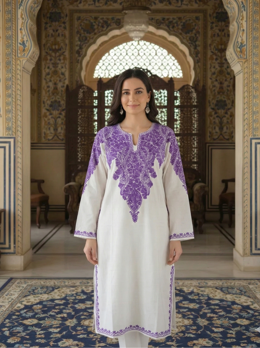 Safaid-e-Shehzaadi Kashmiri Aari Embroidered Woollen Pheran