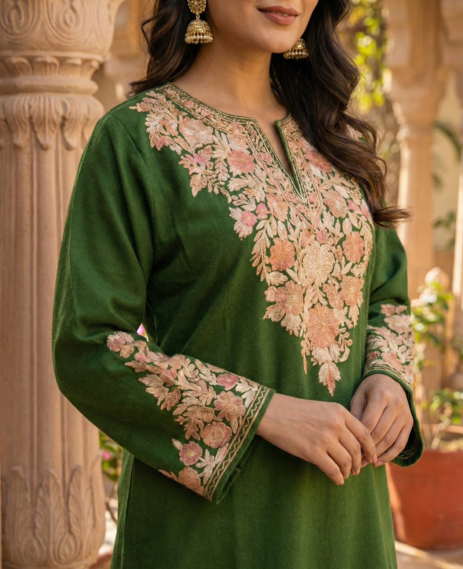 Zarreené Aari – Woollen Pheran with Kashmiri Aari Embroidery & Detailed Sleeve Work