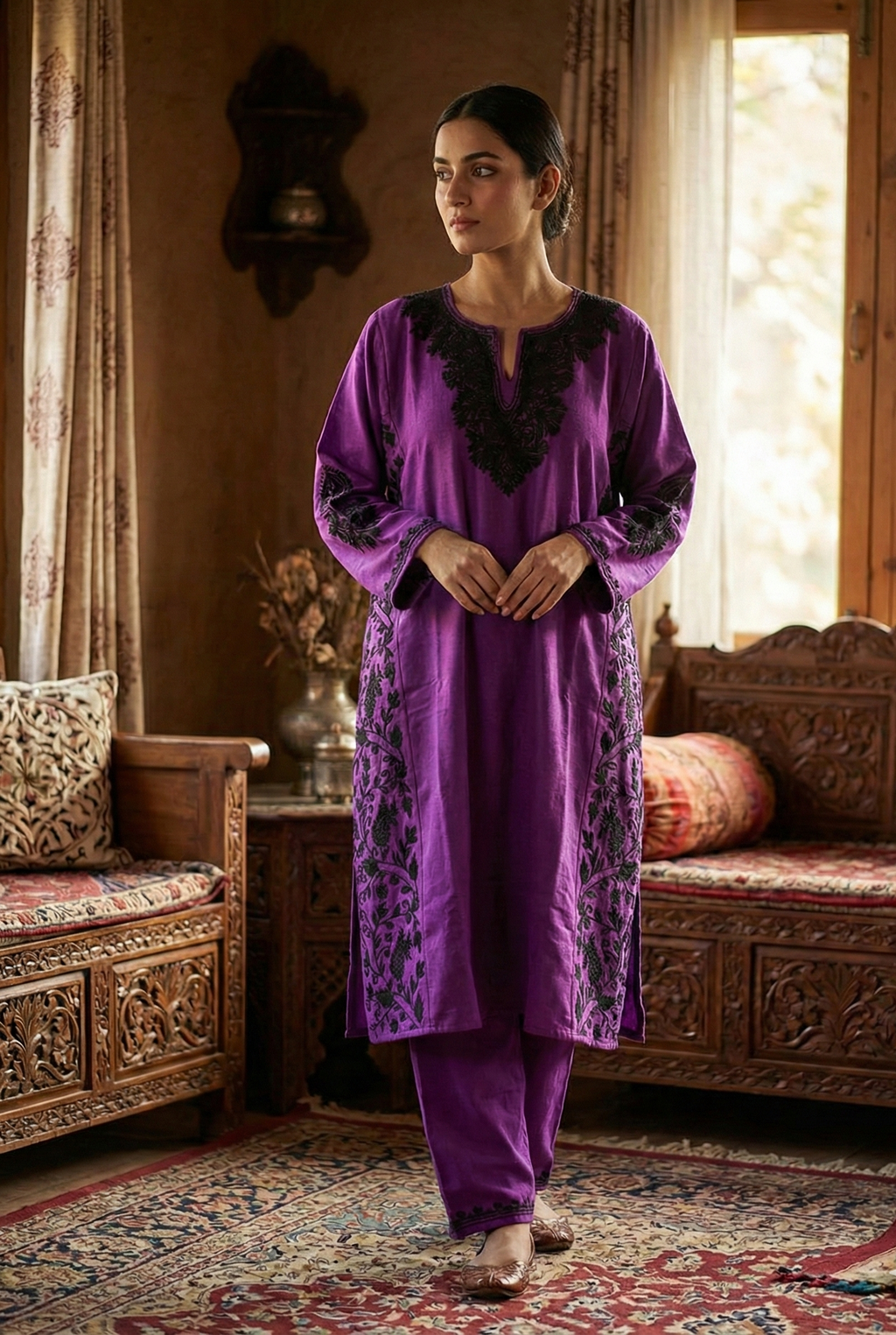 Shehzaadi-e-Banafsha Kashmiri Aari Embroidered Pheran Set