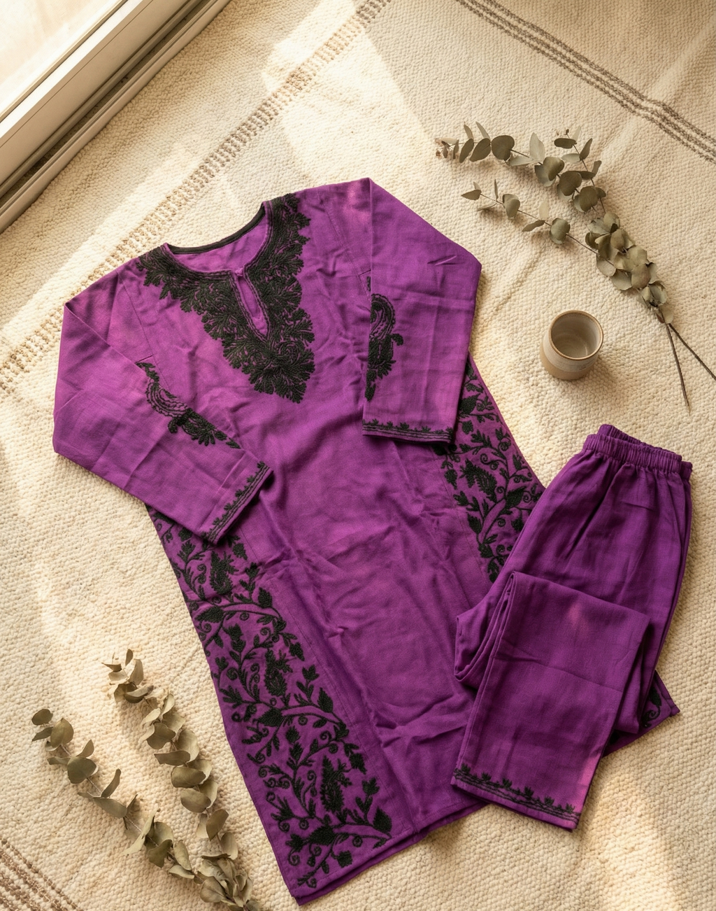 Shehzaadi-e-Banafsha Kashmiri Aari Embroidered Pheran Set