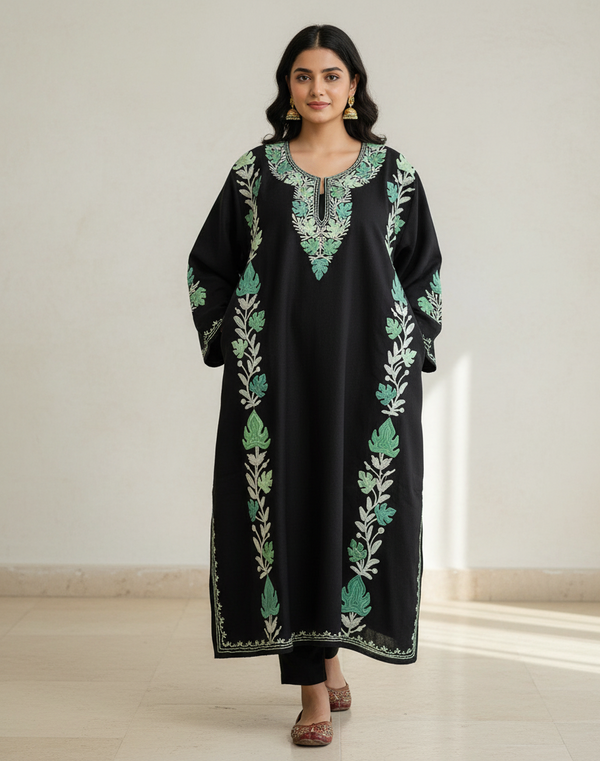 Siyah Chinar-Kari – Woollen Pheran with Kashmiri Chinar Aari Embroidery