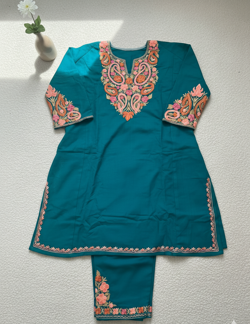 Gulshan-e-Zeenat Kashmiri Aari Embroidered Pheran Set