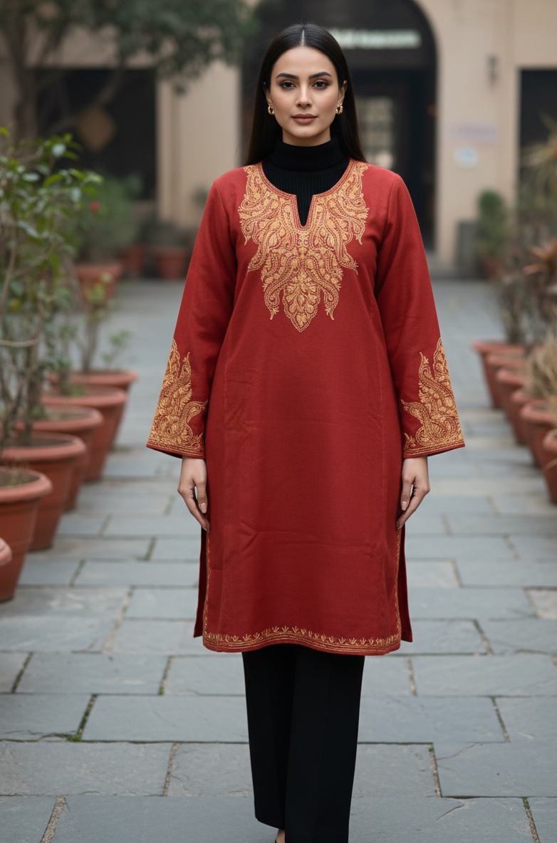 Zar-e-Shahbano Kashmiri Aari Embroidered Woollen Pheran
